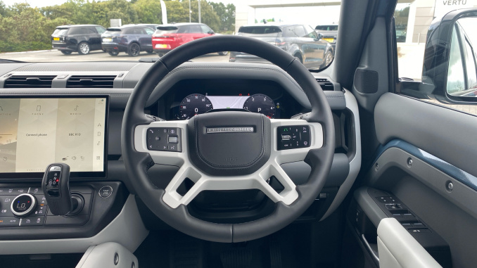 Land Rover Defender 3.0 D350 X-Dynamic HSE 110 5dr Auto Diesel Estate - Image 15